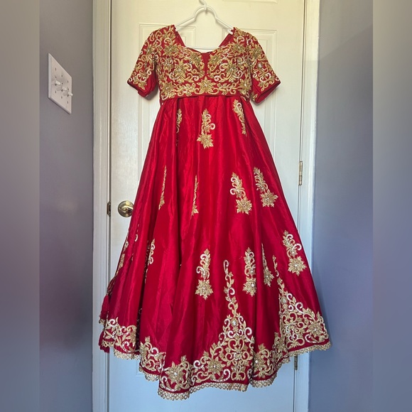 Bridal hand embroidered Lehenga set - Picture 7 of 15